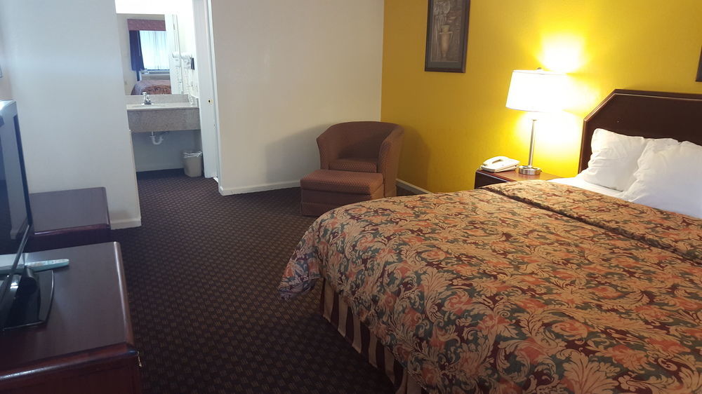 Red Roof Inn & Suites Rome Buitenkant foto