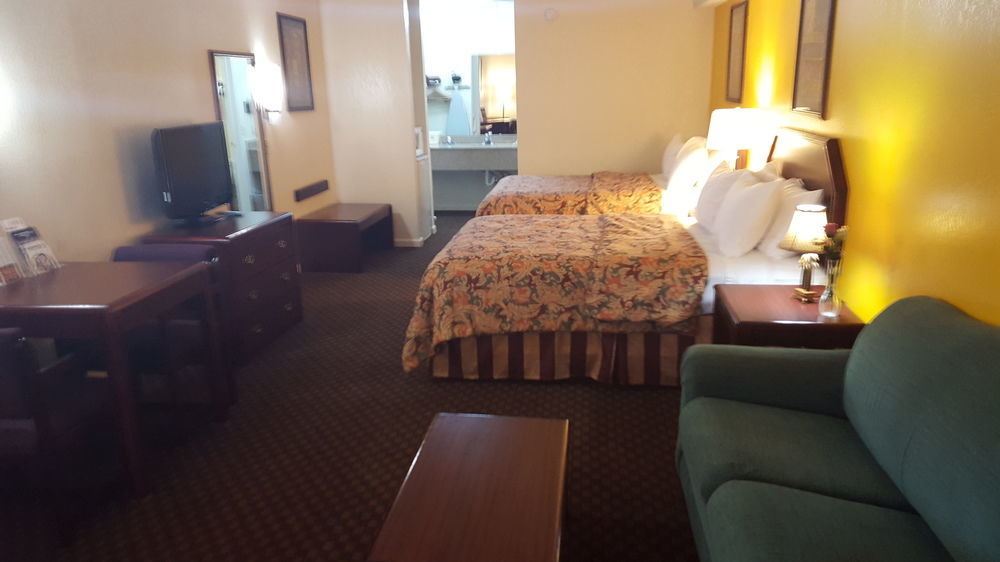 Red Roof Inn & Suites Rome Buitenkant foto